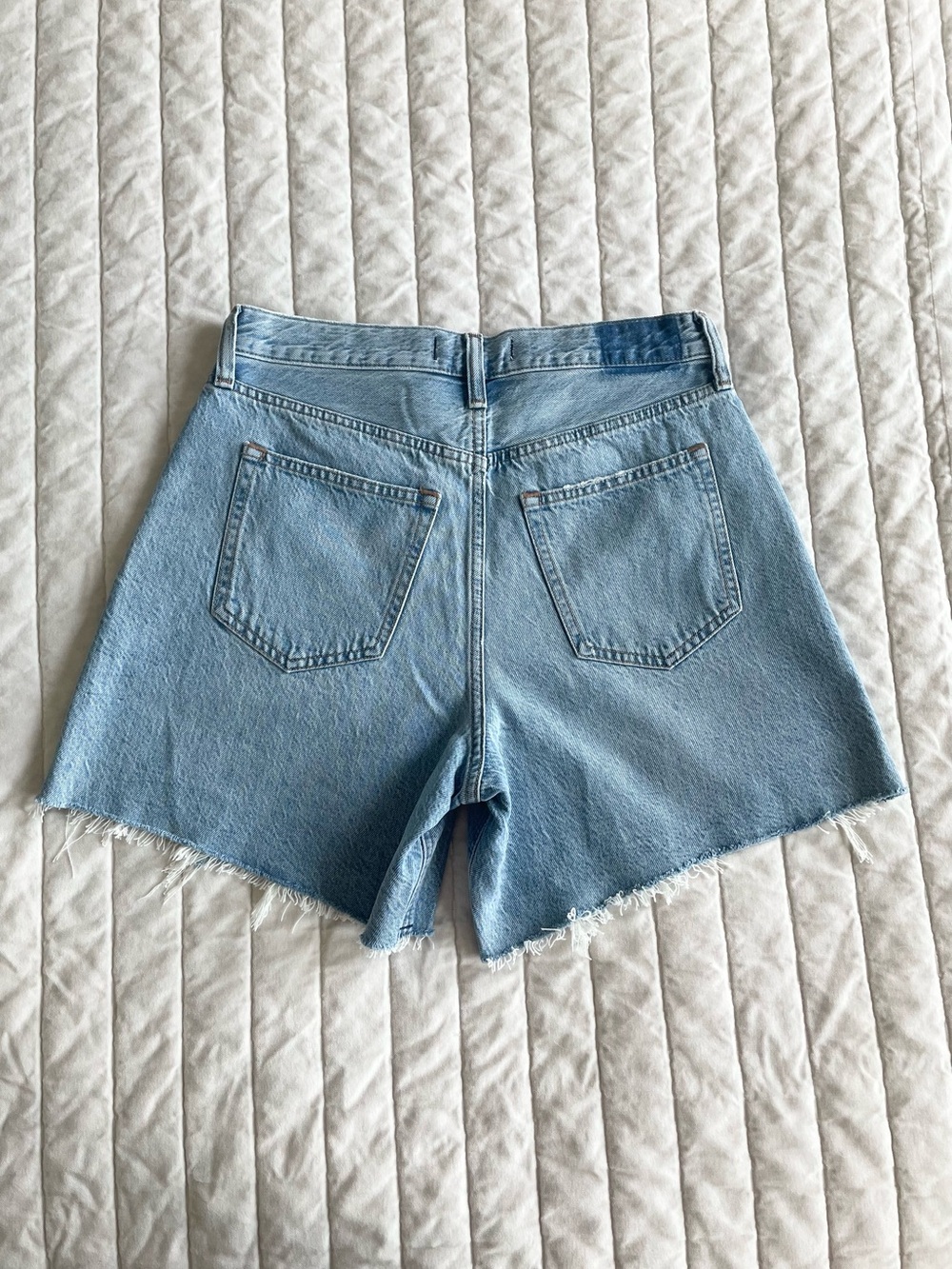 Abercrombie & Fitch High Rise Loose Denim Shorts - Picture 2 of 16